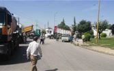 قطعوا الطريق بالشاحنات احتجاجاً عند مستديرة زحلة