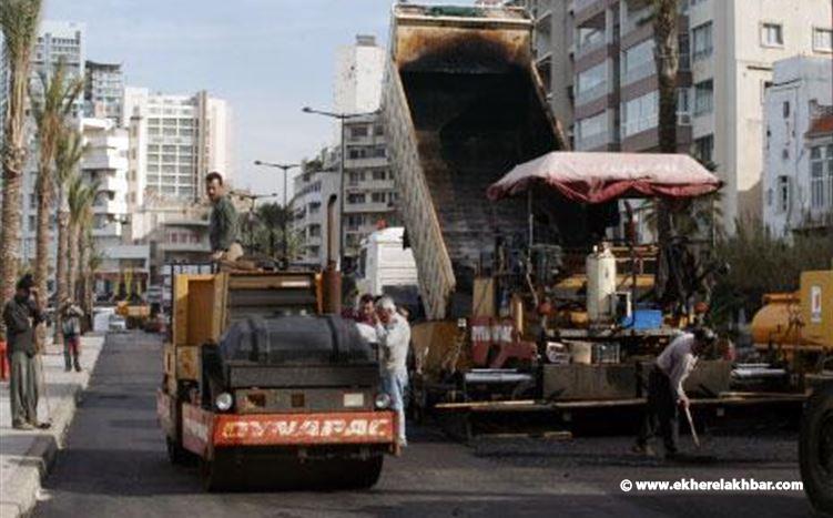 وزارة الأشغال باشرت أعمال صيانة الطرق من عمشيت إلى البربارة